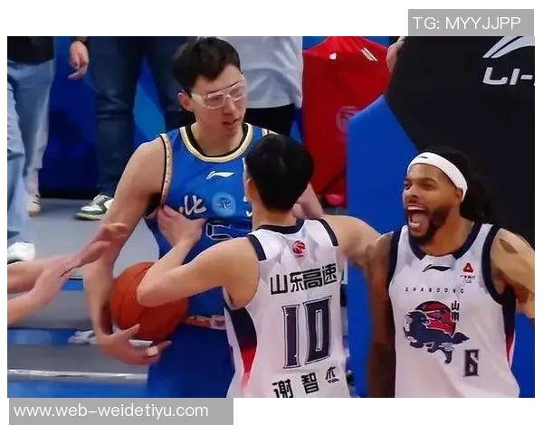 周琦首次现场观赛感受男双比赛魅力轻松3-0胜利乐趣无穷